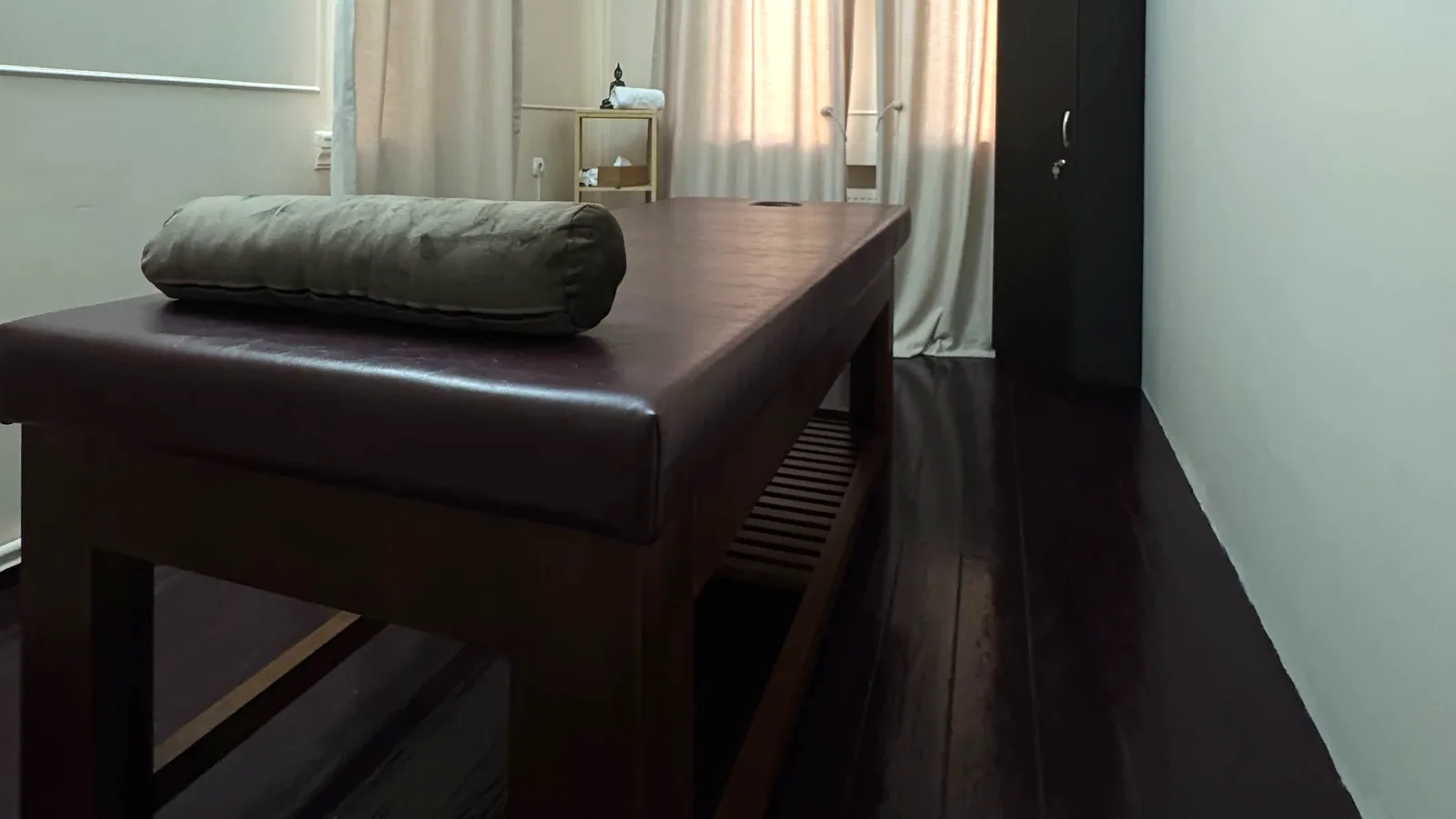 İçərişəhər filialındakı real masaj masası və dayaq yastığı
